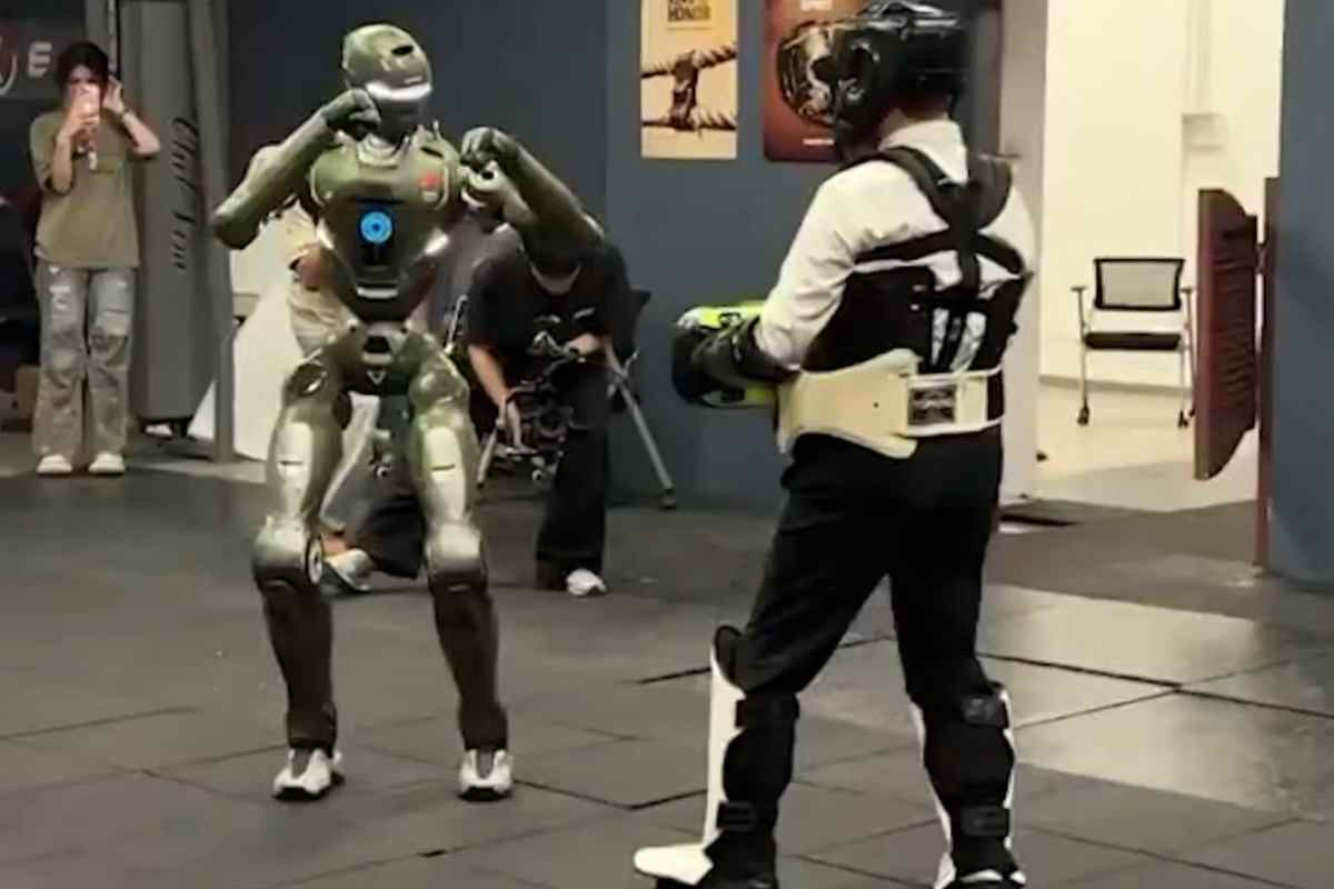 Robot T800 che combatte col CEO 